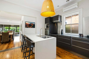 Hideaway on Edward - Walk to Town, Orange